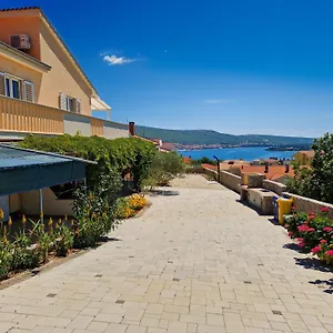 Apartment Apartments Sandra, Kornić